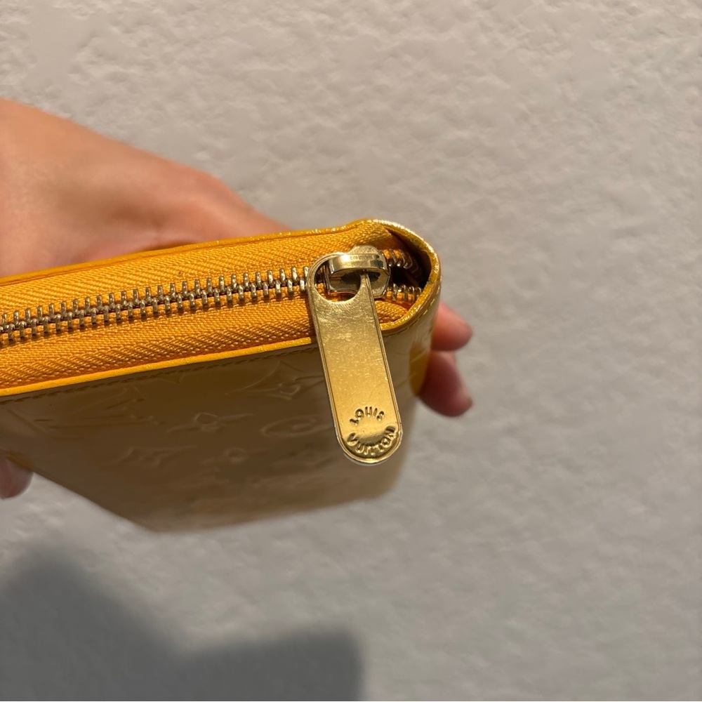 Louis Vuitton Continental Vernis
Yellow Zip Wallet - Picture 6 of 16